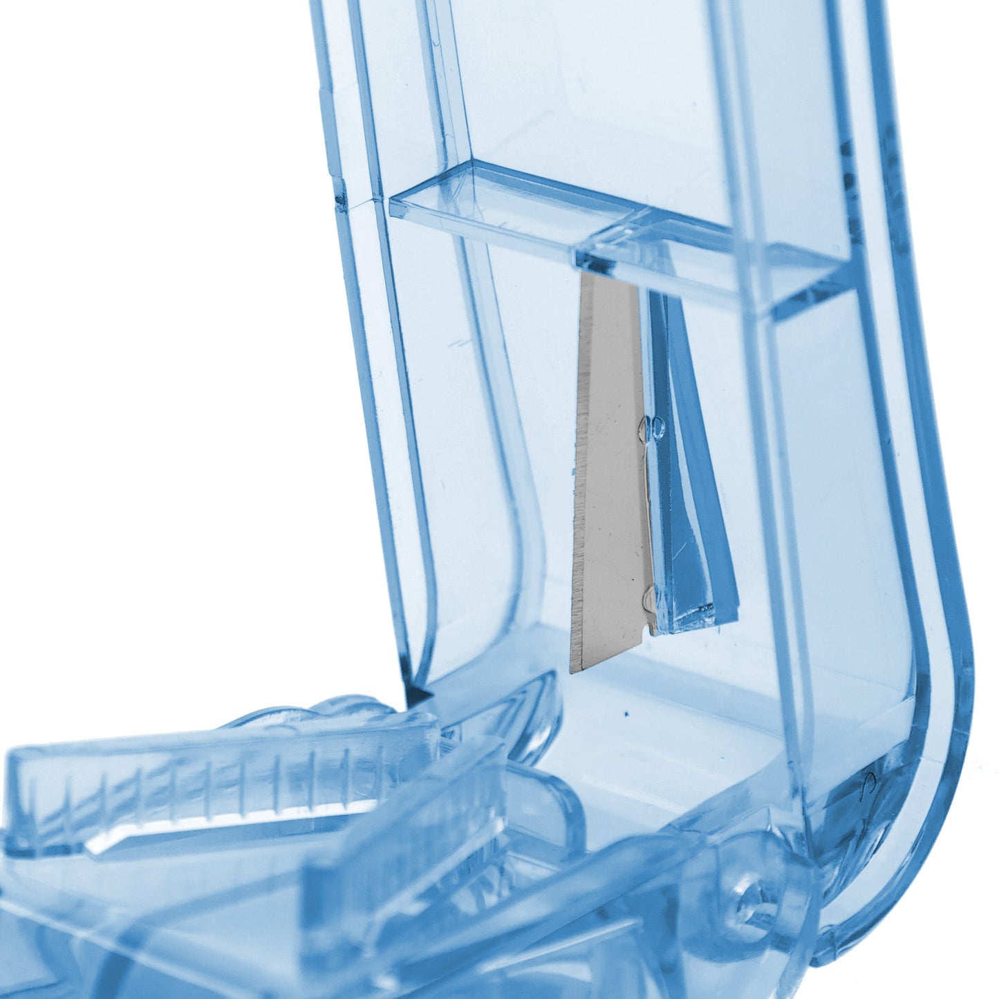 close up view of the blade in the pill splitter