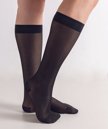 Women's Compression Knee Socks 15-20 mm Hg, Black Application Photo